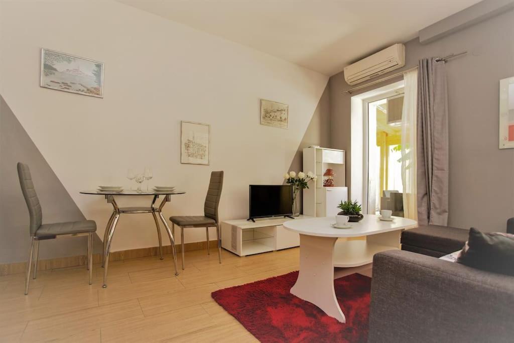 شقة Apartman Den,Rovinj Oaza U Centru Grada I Besplatnim Parkingom المظهر الخارجي الصورة